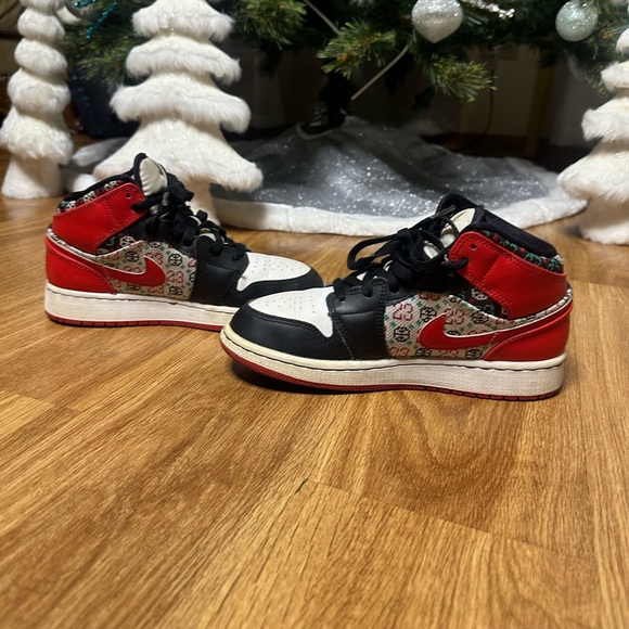 Air Jordan 1 Mid SE GS ‘Ugly Christmas Sweater’-5-Black-Air Jordan 1-Air Jordan - Picture 2 of 6